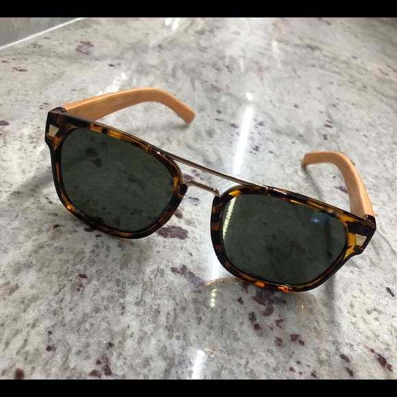 Accessories - Women’s sunglasses